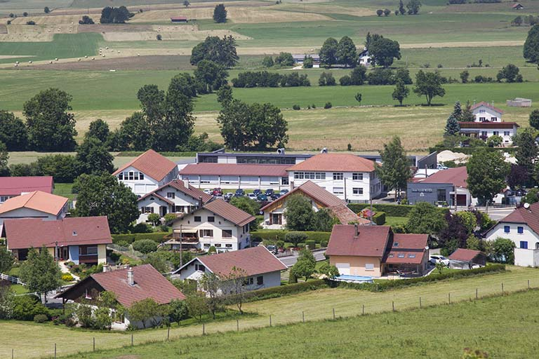 Vue d'ensemble plongeante, depuis le sud-est. © Yves Sancey / Région Bourgogne-Franche-Comté, Inventaire du patrimoine - 2013 Vue d'ensemble plongeante, depuis le sud-est. © Yves Sancey / Région Bourgogne-Franche-Comté, Inventaire du patrimoine - 2013