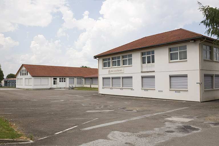 Bâtiments sur la rue des Tilleuls. © Yves Sancey / Région Bourgogne-Franche-Comté, Inventaire du patrimoine - 2013 Bâtiments sur la rue des Tilleuls. © Yves Sancey / Région Bourgogne-Franche-Comté, Inventaire du patrimoine - 2013