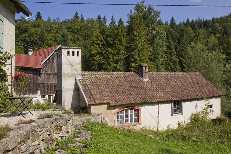 Centrale : façade postérieure, de trois quarts gauche. © Yves Sancey / Région Bourgogne-Franche-Comté, Inventaire du patrimoine - 2013