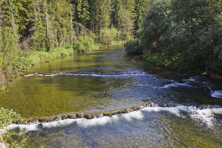 Le Dessoubre, à proximité de la centrale. © Yves Sancey / Région Bourgogne-Franche-Comté, Inventaire du patrimoine - 2013
