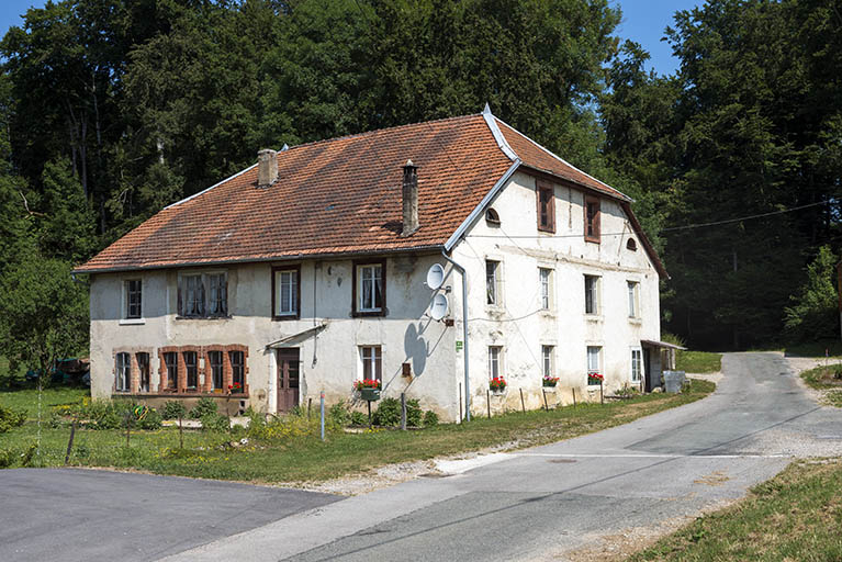 Façades antérieure et latérale droite. © Yves Sancey / Région Bourgogne-Franche-Comté, Inventaire du patrimoine - 2013 Façades antérieure et latérale droite. © Yves Sancey / Région Bourgogne-Franche-Comté, Inventaire du patrimoine - 2013