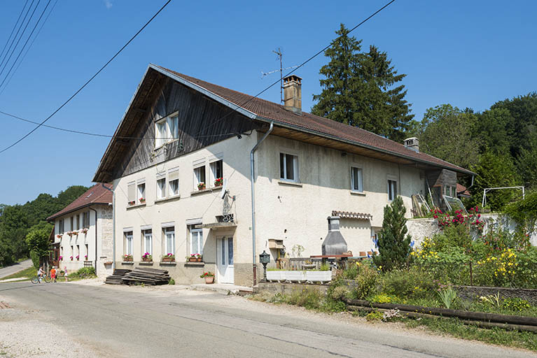 Vue d'ensemble, de trois quarts droite. © Yves Sancey / Région Bourgogne-Franche-Comté, Inventaire du patrimoine - 2013
