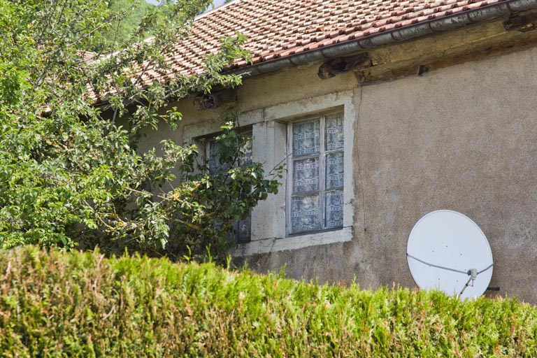 Fenêtre double sur la façade latérale gauche. © Yves Sancey / Région Bourgogne-Franche-Comté, Inventaire du patrimoine - 2013