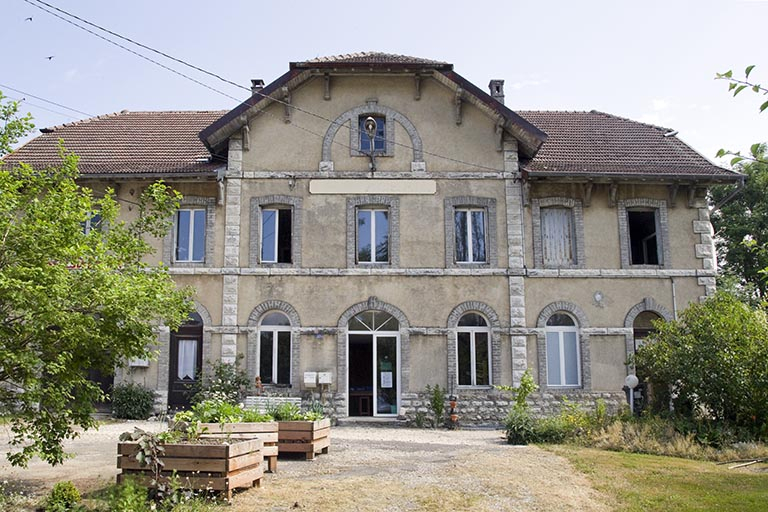 Façade antérieure : avant-corps central. © Yves Sancey / Région Bourgogne-Franche-Comté, Inventaire du patrimoine - 2013 Façade antérieure : avant-corps central. © Yves Sancey / Région Bourgogne-Franche-Comté, Inventaire du patrimoine - 2013