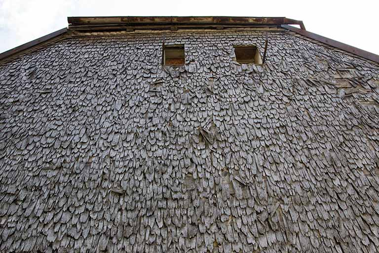 Maison : détail de l'essentage de tavaillons. © Yves Sancey / Région Bourgogne-Franche-Comté, Inventaire du patrimoine - 2013