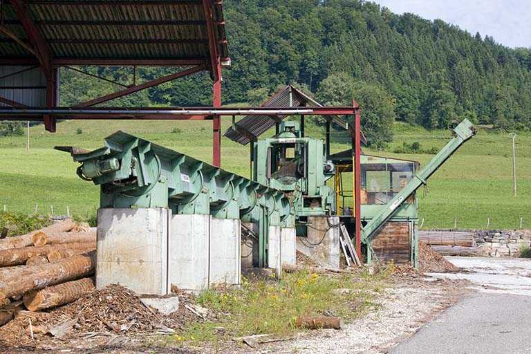 Parc aux grumes : écorceuse Segem. © Yves Sancey / Région Bourgogne-Franche-Comté, Inventaire du patrimoine - 2013