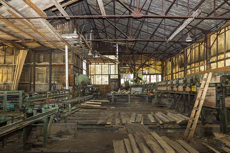 Atelier de fabrication de 1953 : intérieur et machines. © Yves Sancey / Région Bourgogne-Franche-Comté, Inventaire du patrimoine - 2013