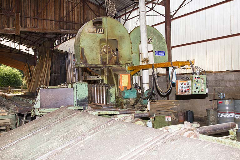 Atelier de fabrication de 1953 : scie Canali. © Yves Sancey / Région Bourgogne-Franche-Comté, Inventaire du patrimoine - 2013
