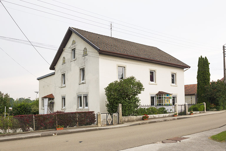 Maison au 12 Grande Rue : façades antérieure et latérale gauche. © Yves Sancey / Région Bourgogne-Franche-Comté, Inventaire du patrimoine - 2013