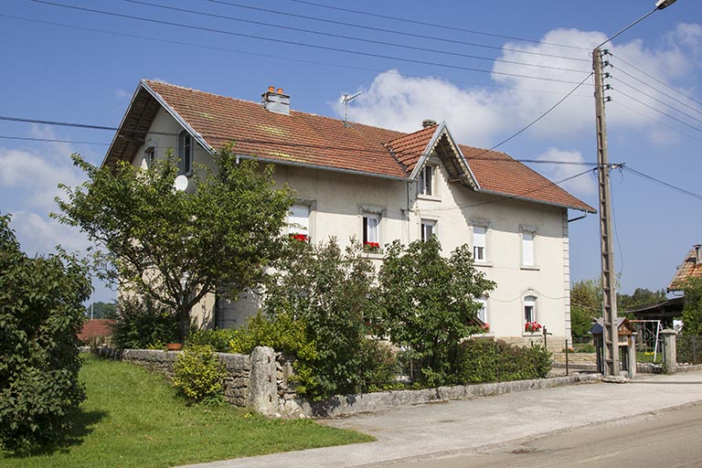 Maison au 14 Grande Rue : façades antérieure et latérale gauche. © Yves Sancey / Région Bourgogne-Franche-Comté, Inventaire du patrimoine - 2013