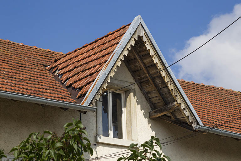 Maison au 14 Grande Rue : lucarne sur la façade antérieure. © Yves Sancey / Région Bourgogne-Franche-Comté, Inventaire du patrimoine - 2013