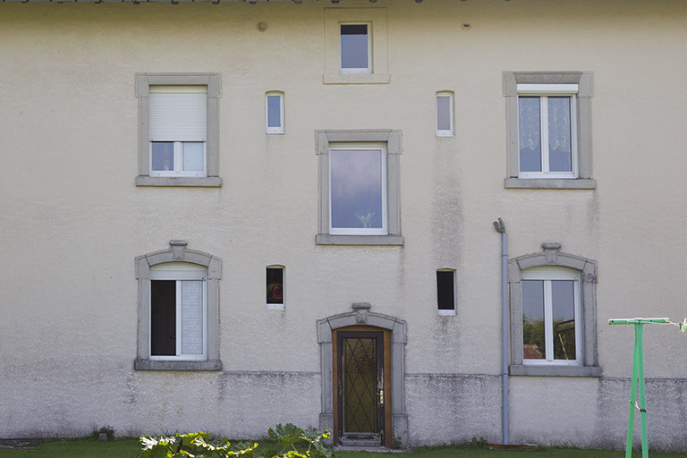 Maison au 14 Grande Rue : baies de la façade postérieure. © Yves Sancey / Région Bourgogne-Franche-Comté, Inventaire du patrimoine - 2013