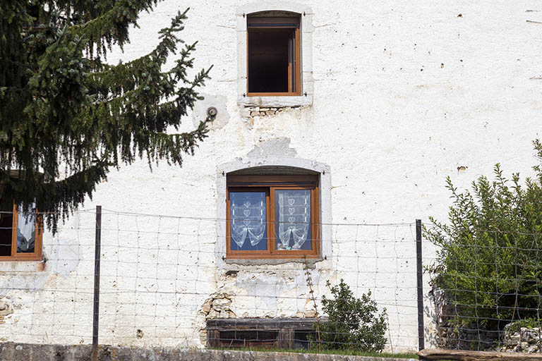 Façade est : fenêtres. © Yves Sancey / Région Bourgogne-Franche-Comté, Inventaire du patrimoine - 2013