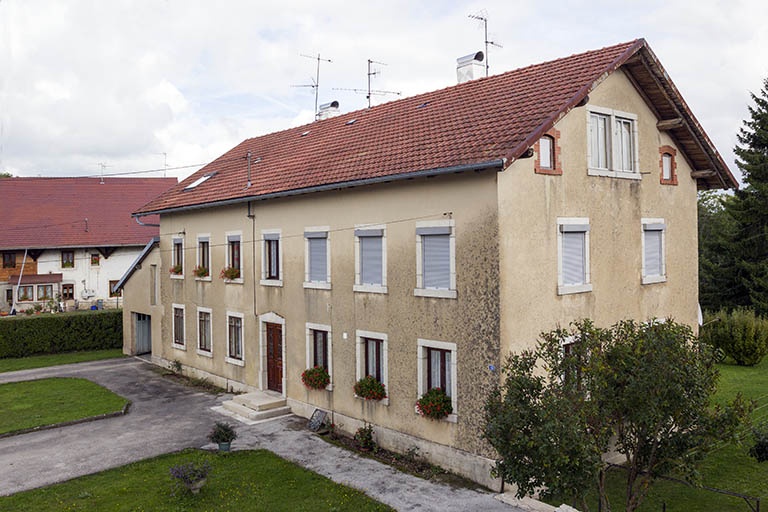 Façades antérieure et latérale droite. © Yves Sancey / Région Bourgogne-Franche-Comté, Inventaire du patrimoine - 2013