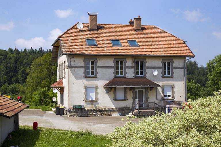 Façade latérale droite, de trois quarts gauche. © Yves Sancey / Région Bourgogne-Franche-Comté, Inventaire du patrimoine - 2013