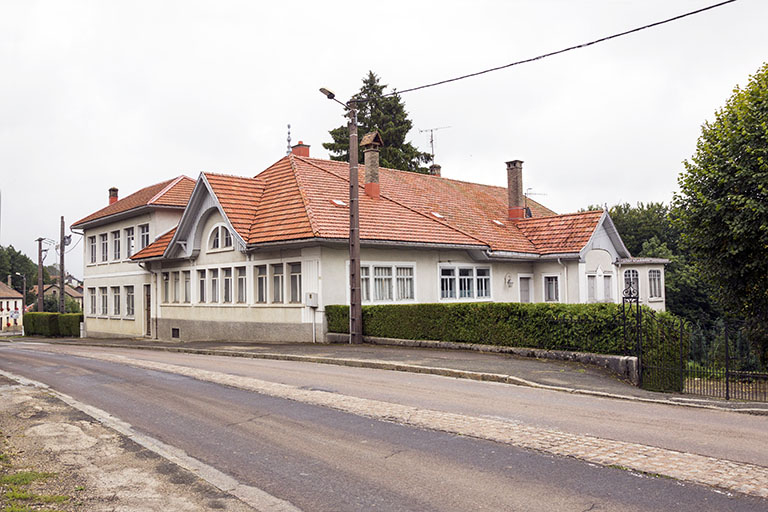 Ferme et usine de fournitures pour l'horlogerie, d'échappements à cylindre et de décolletage Cheval Frères, aux Fontenelles. © Yves Sancey / Région Bourgogne-Franche-Comté, Inventaire du patrimoine - 2013