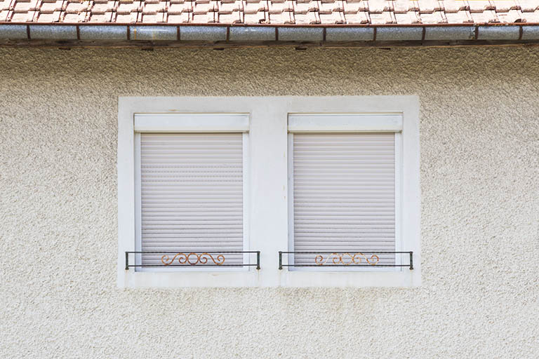 Détail de fenêtres horlogères sur la façade antérieure. © Yves Sancey / Région Bourgogne-Franche-Comté, Inventaire du patrimoine - 2013