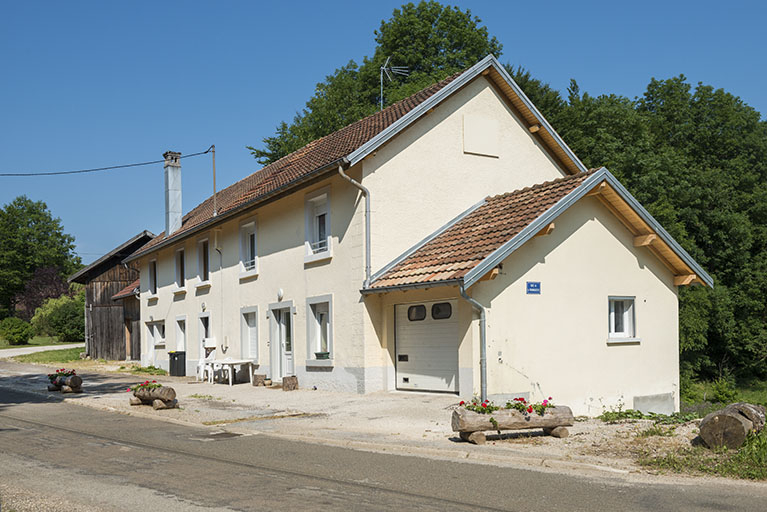 Façades antérieure et latérale droite. © Yves Sancey / Région Bourgogne-Franche-Comté, Inventaire du patrimoine - 2013
