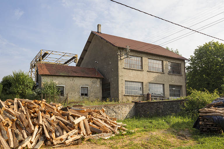 Site rue du Contremont : atelier de fabrication et ancien logement, depuis le sud (façade postérieure). © Yves Sancey / Région Bourgogne-Franche-Comté, Inventaire du patrimoine - 2013 Site rue du Contremont : atelier de fabrication et ancien logement, depuis le sud (façade postérieure). © Yves Sancey / Région Bourgogne-Franche-Comté, Inventaire du patrimoine - 2013
