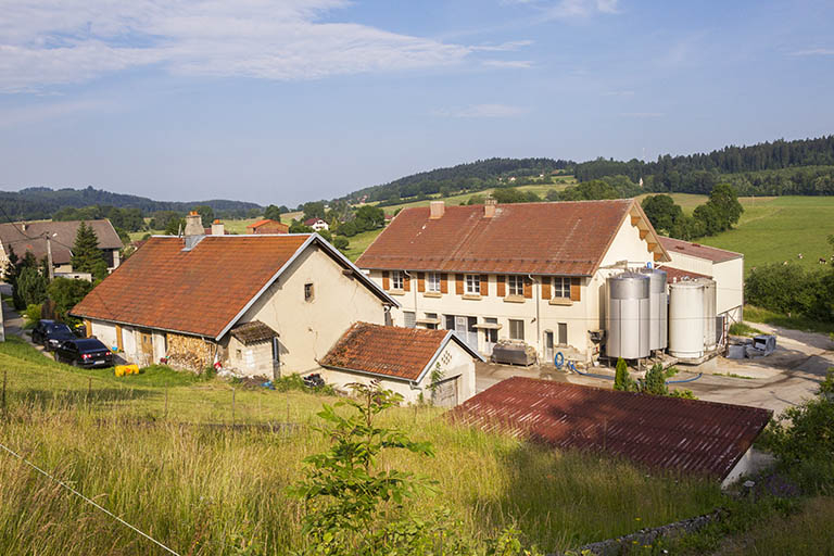 Vue d'ensemble, depuis le nord-est. © Yves Sancey / Région Bourgogne-Franche-Comté, Inventaire du patrimoine - 2013