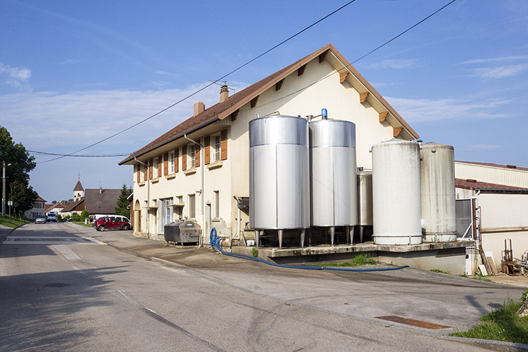 Nouvelle fromagerie : façade antérieure, de trois quarts droite. © Yves Sancey / Région Bourgogne-Franche-Comté, Inventaire du patrimoine - 2013