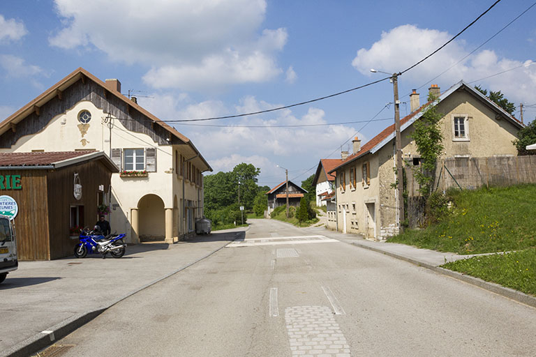 Vue d'ensemble, depuis le sud-ouest. © Yves Sancey / Région Bourgogne-Franche-Comté, Inventaire du patrimoine - 2013