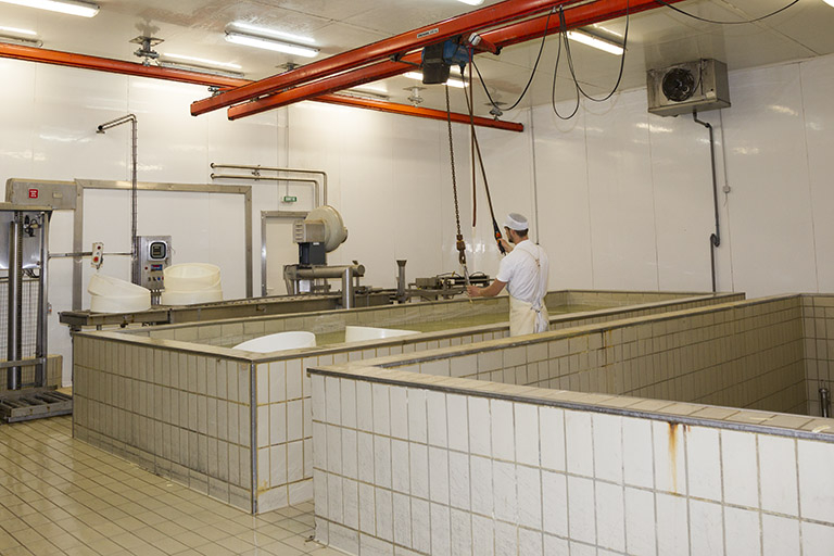 Atelier des cuves à saumure (" bains de sel "). © Yves Sancey / Région Bourgogne-Franche-Comté, Inventaire du patrimoine - 2013