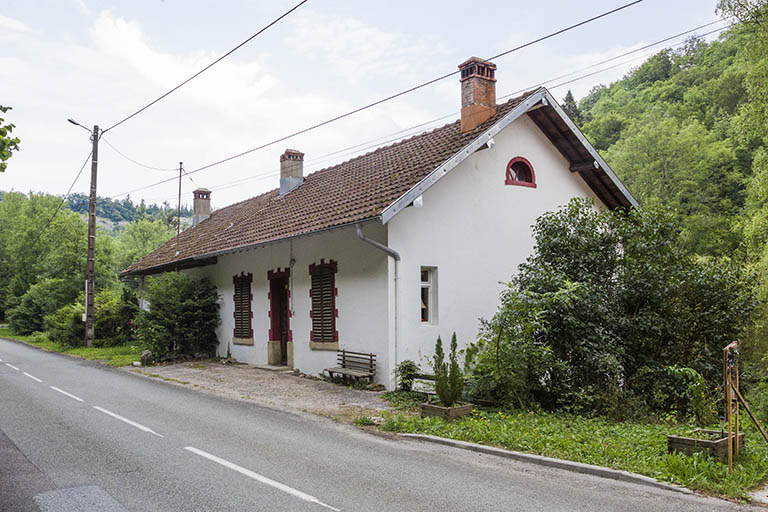 Logements d'ouvriers : vue d'ensemble, depuis le sud-ouest. Logement sud au premier plan. © Yves Sancey / Région Bourgogne-Franche-Comté, Inventaire du patrimoine - 2013
