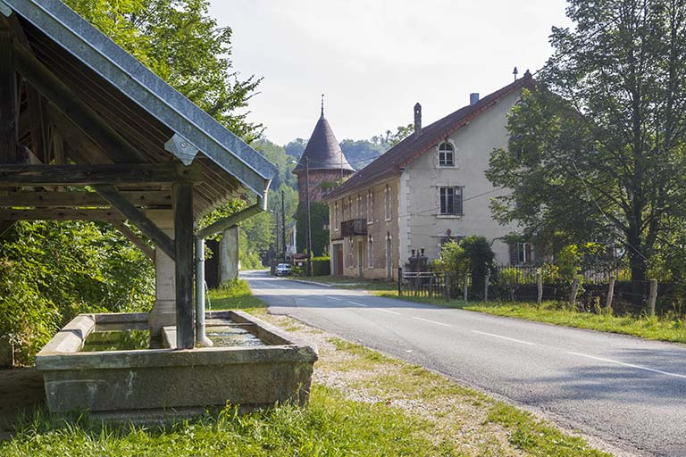 Vue d'ensemble du site, depuis le sud. © Yves Sancey / Région Bourgogne-Franche-Comté, Inventaire du patrimoine - 2013