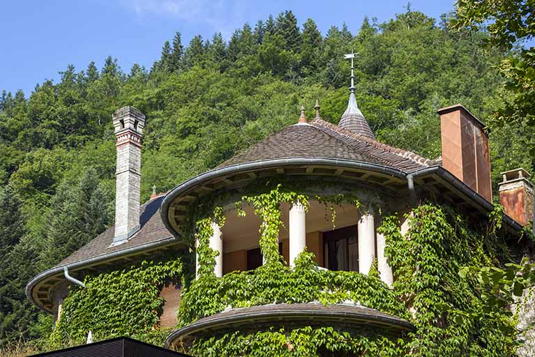 Logement patronal de 1931, façade postérieure : loggia. © Yves Sancey / Région Bourgogne-Franche-Comté, Inventaire du patrimoine - 2013