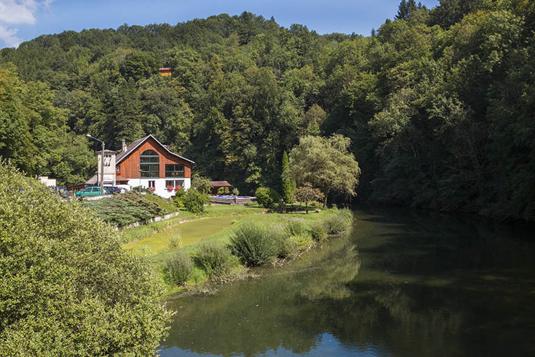 Vue d'ensemble du site, depuis l'ouest. © Yves Sancey / Région Bourgogne-Franche-Comté, Inventaire du patrimoine - 2013