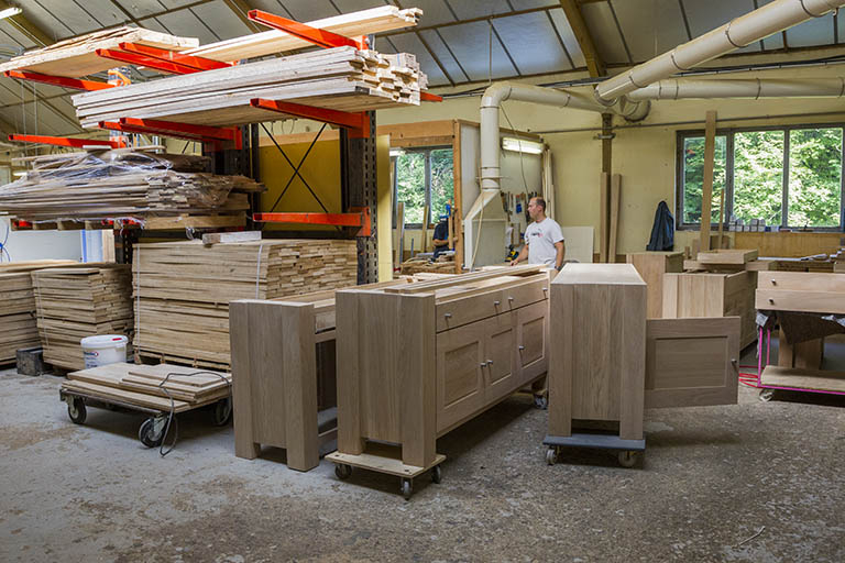 Atelier des années 1980 : stockage de bois et de meubles. © Yves Sancey / Région Bourgogne-Franche-Comté, Inventaire du patrimoine - 2013