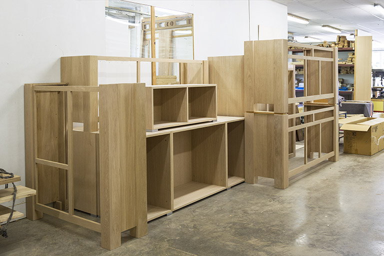 Atelier de 1990 : meubles en cours de fabrication. © Yves Sancey / Région Bourgogne-Franche-Comté, Inventaire du patrimoine - 2013