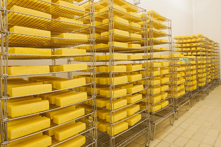 Espaces pédagogiques du hall des technologies laitières et agro-alimentaires. © Jérôme Mongreville / Région Bourgogne-Franche-Comté, Inventaire du patrimoine - 2013