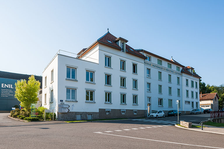 Façade sur rue du bâtiment d'administration et d'externat. © Jérôme Mongreville / Région Bourgogne-Franche-Comté, Inventaire du patrimoine - 2013