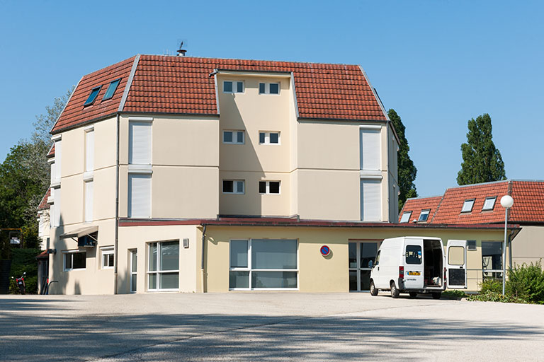 Bâtiment d'hébergement et de restauration.  © Jérôme Mongreville / Région Bourgogne-Franche-Comté, Inventaire du patrimoine - 2013