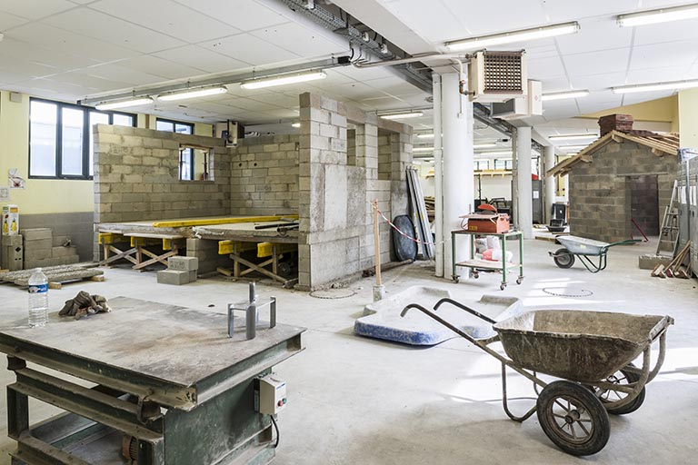 Vue intérieure de l'atelier bâtiment. © Jérôme Mongreville / Région Bourgogne-Franche-Comté, Inventaire du patrimoine - 2013