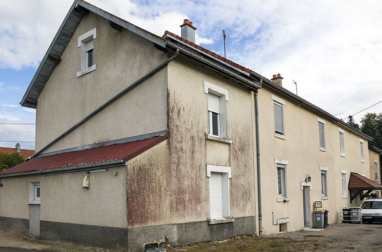Immeuble au n° 7 : vue d'ensemble, depuis le nord-ouest. © Yves Sancey / Région Bourgogne-Franche-Comté, Inventaire du patrimoine - 2013
