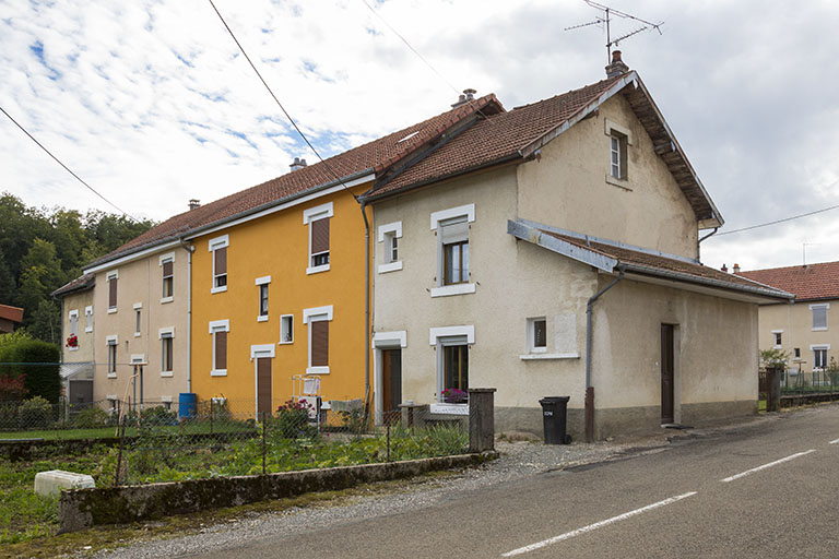 Immeuble au n° 9 : vue d'ensemble, depuis le nord-est. © Yves Sancey / Région Bourgogne-Franche-Comté, Inventaire du patrimoine - 2013
