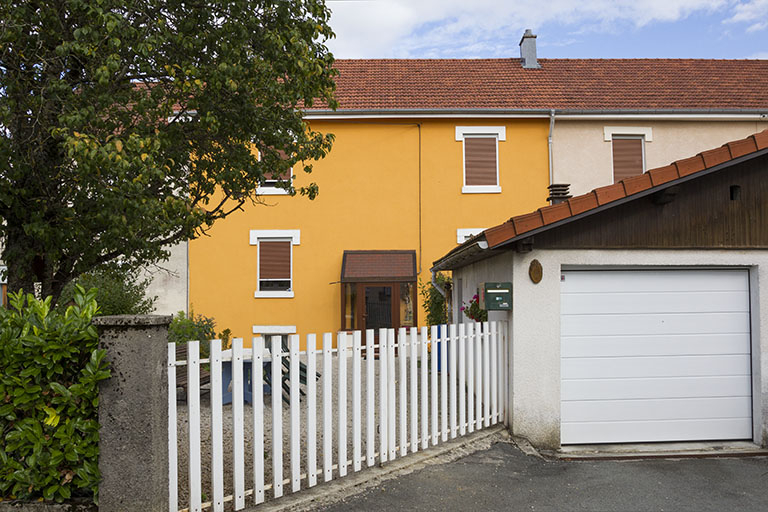 Immeuble au n° 9 : détail de travées à l'ouest. © Yves Sancey / Région Bourgogne-Franche-Comté, Inventaire du patrimoine - 2013