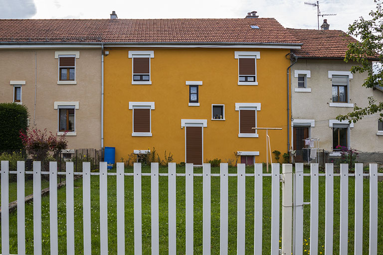 Immeuble au n° 9 : détail de travées à l'est. © Yves Sancey / Région Bourgogne-Franche-Comté, Inventaire du patrimoine - 2013