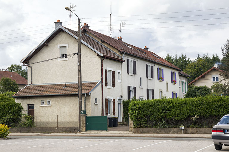 Immeuble au n° 11 : vue d'ensemble, depuis le sud-est. © Yves Sancey / Région Bourgogne-Franche-Comté, Inventaire du patrimoine - 2013