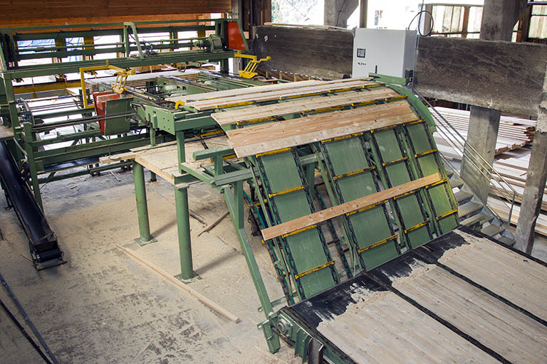 Atelier de triage et d'empilage (F) : empileuse. © Yves Sancey / Région Bourgogne-Franche-Comté, Inventaire du patrimoine - 2013