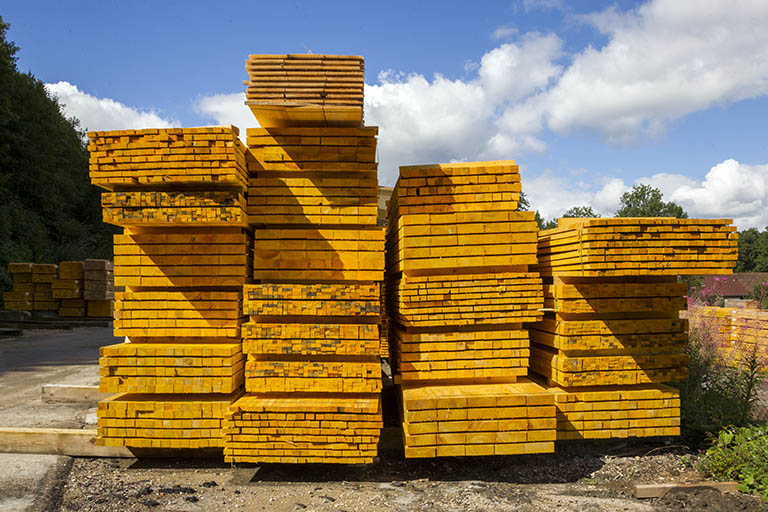 Piles de produits débités. © Yves Sancey / Région Bourgogne-Franche-Comté, Inventaire du patrimoine - 2013