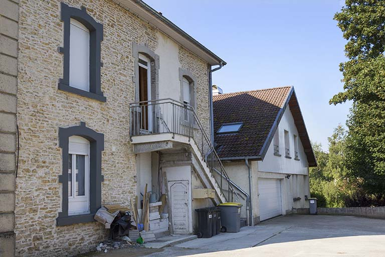 Logement : façade latérale droite. © Yves Sancey / Région Bourgogne-Franche-Comté, Inventaire du patrimoine - 2013