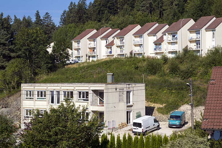Vue d'ensemble depuis l'est, avant la transformation en immeuble. © Yves Sancey / Région Bourgogne-Franche-Comté, Inventaire du patrimoine - 2013