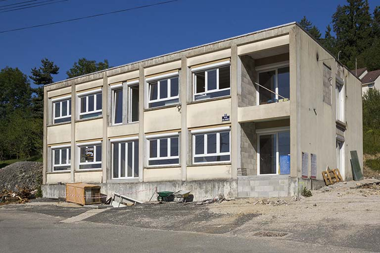 Façades antérieure et latérale droite, avant la transformation en immeuble. © Yves Sancey / Région Bourgogne-Franche-Comté, Inventaire du patrimoine - 2013