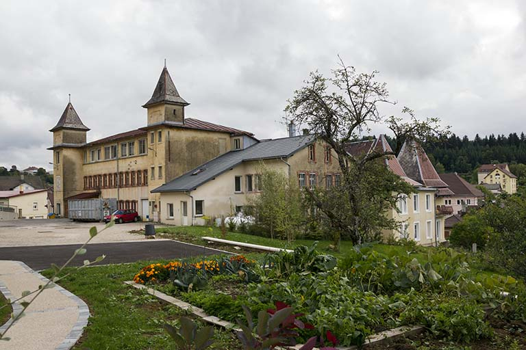 Vue d'ensemble, depuis le nord-ouest. © Yves Sancey / Région Bourgogne-Franche-Comté, Inventaire du patrimoine - 2013 Vue d'ensemble, depuis le nord-ouest. © Yves Sancey / Région Bourgogne-Franche-Comté, Inventaire du patrimoine - 2013