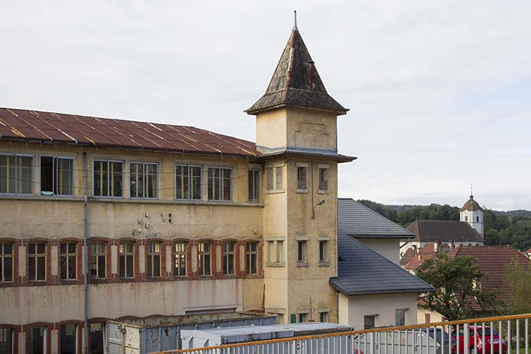 Usine, façade postérieure : tour occidentale. © Yves Sancey / Région Bourgogne-Franche-Comté, Inventaire du patrimoine - 2013 Usine, façade postérieure : tour occidentale. © Yves Sancey / Région Bourgogne-Franche-Comté, Inventaire du patrimoine - 2013