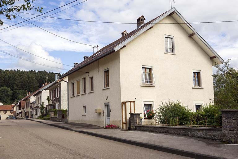 Façades antérieure et latérale droite. © Yves Sancey / Région Bourgogne-Franche-Comté, Inventaire du patrimoine - 2013